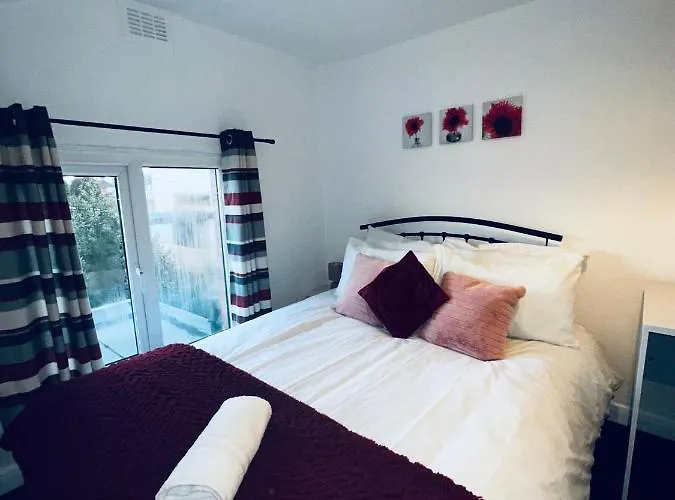 Stylish Town House - Modern Double Room - 3