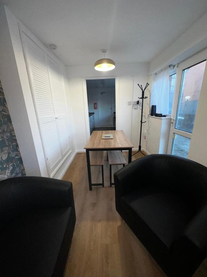 Stylish Town House - Modern Double - 3 Homestay *